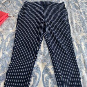 Time & Tru Navy/White Striped Cropped Pants